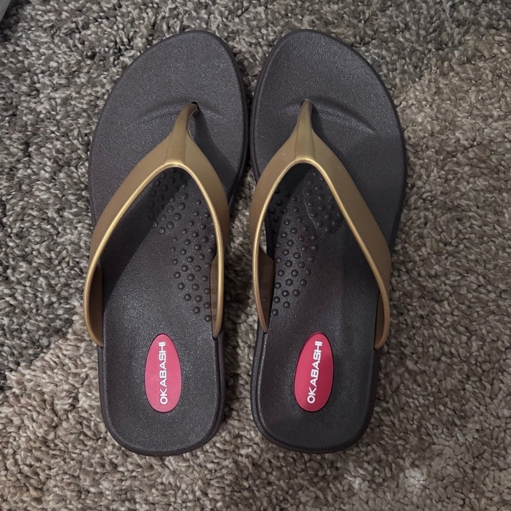 Okabashi Women's Gold and Black Sandals